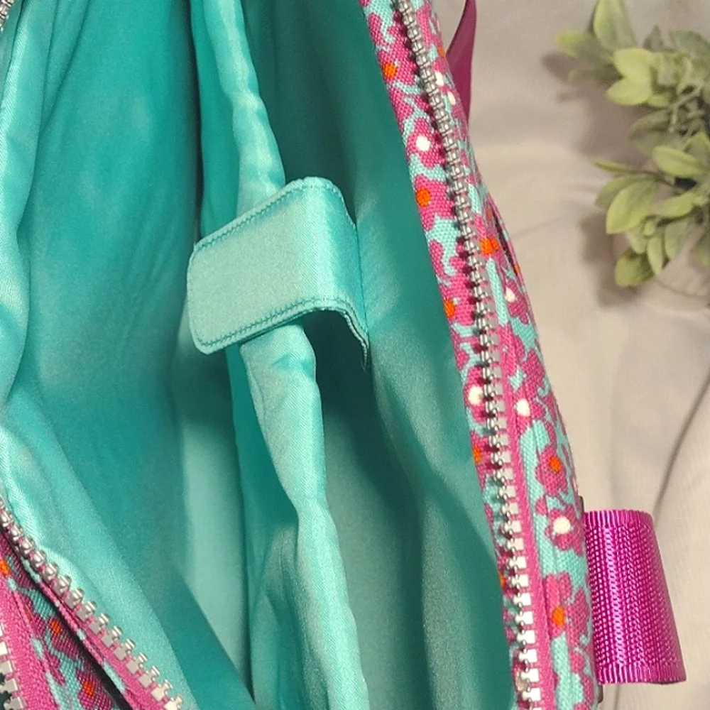 Vera Bradley Weekender Lighten Up on The Horizon Bag - Picture 13 of 16